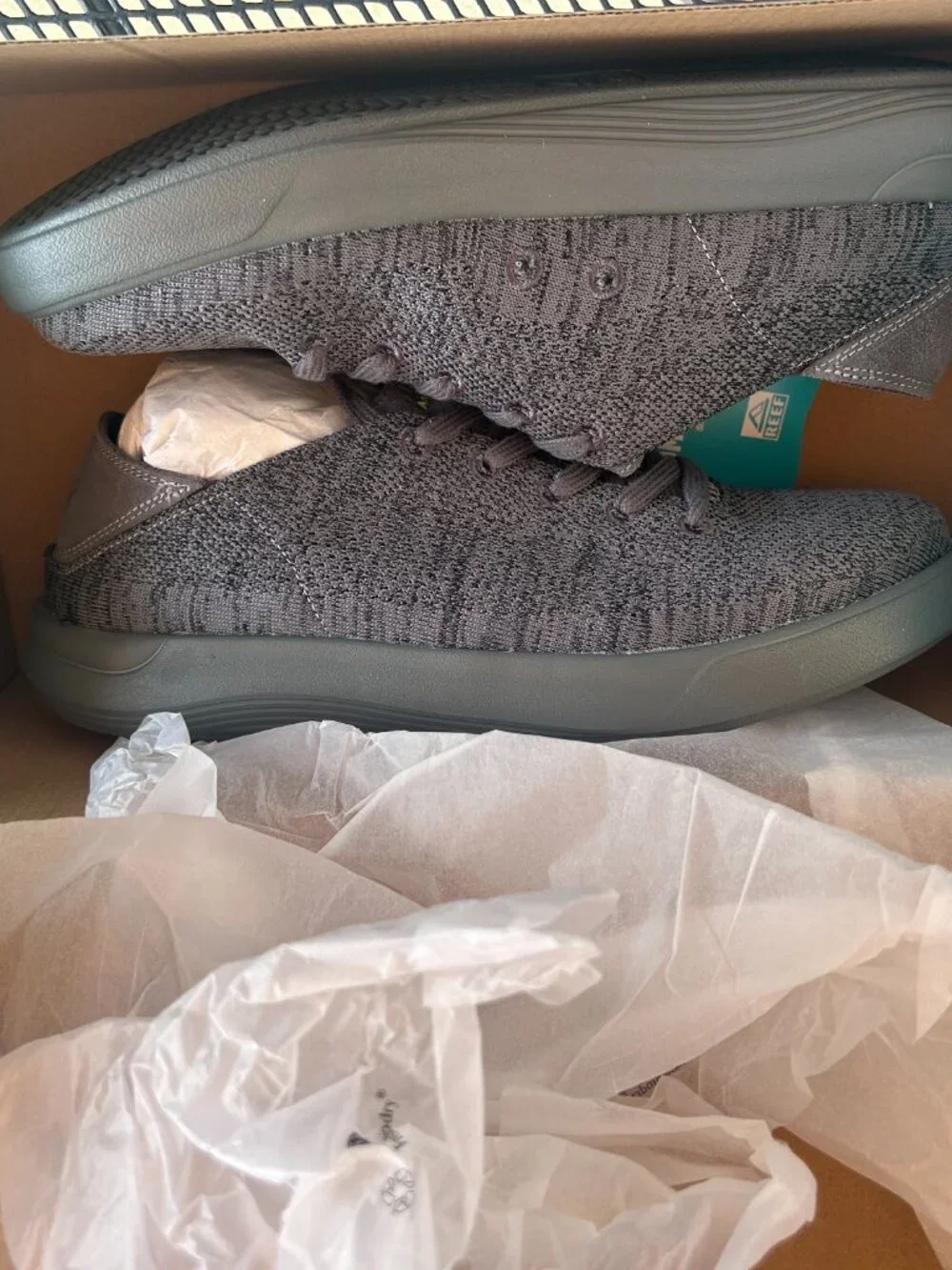 ✨ Reef Dark Grey — Size 10.5 ✨ - New with Tags
